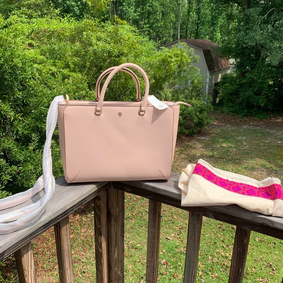 Tory Burch Handbags - NWT tory burch robinson large zip tote bag
